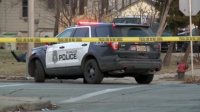 Police: 24-year-old man shot, wounded near 35th and Clarke