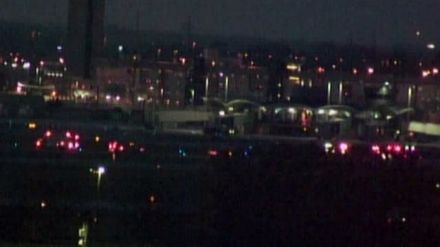 Smoke seen coming from engine of private plane at Mitchell International Airport