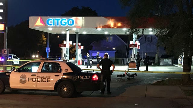 Milwaukee police: Robbery foiled after citizen shoots suspect in the butt