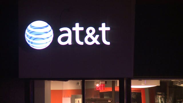 Waukesha police investigate attempted break-in at AT&T store; no arrests made