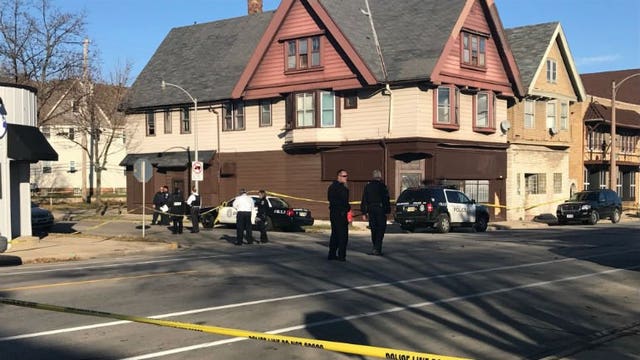 Milwaukee police: 2 men shot, 1 killed while sitting in car near 38th and Vliet