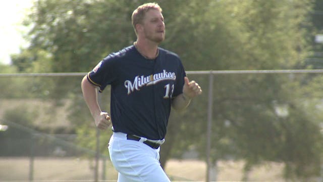 Brewers pick up pitcher, catcher in exchange for LHP Will Smith