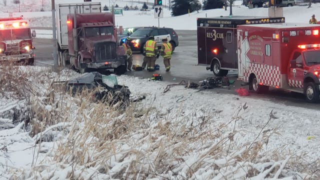 1 killed in crash involving SUV, semi in Johnson Creek