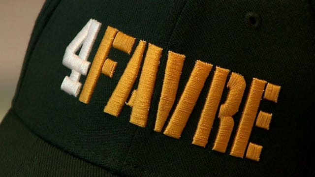 "We love Brett Favre!" Fans from all over flock to Lambeau Field to witness #4 Hall of Fame ceremony