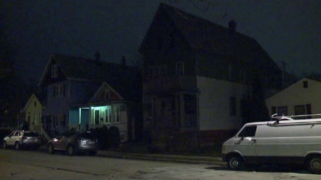 MPD: Man shot, injured during robbery near 25th & Cherry; suspects sought