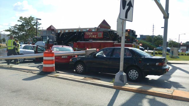 No serious injuries after crash involving 4 vehicles near Highway 100 and North