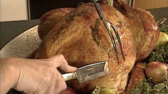 Woman stabs boyfriend because he started eating Thanksgiving dinner