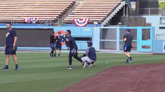 Milwaukee Brewers take part in workout after arriving in LA for Game 3 of NLCS