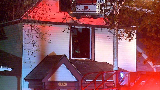 Milwaukee firefighers investigate cause of house fire