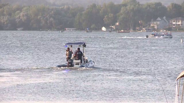 'Recovery operation:' 22-year-old man disappeared in the water while swimming in Pewaukee Lake