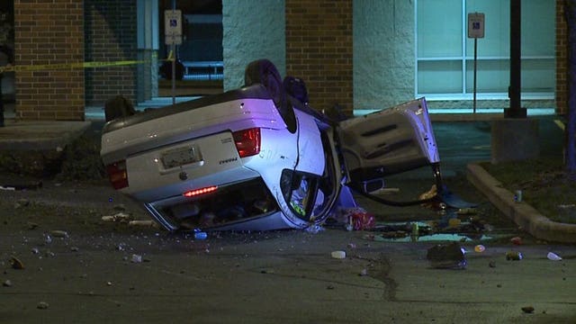 Milwaukee police: 2 hurt in rollover crash near 60th and Capitol