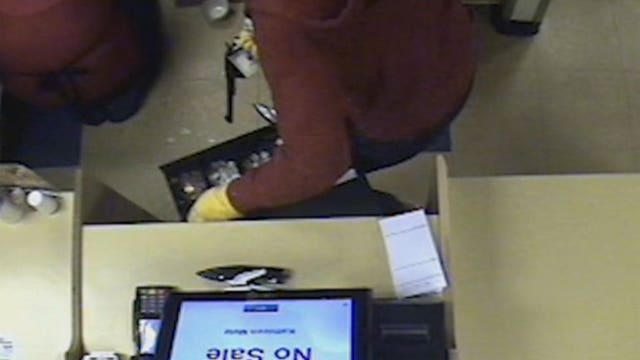 Video: 3 armed suspects rob George Webb restaurant on Milwaukee's south side