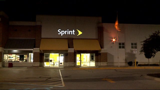 Smash and grab: Wauwatosa police investigate burglary at Sprint store