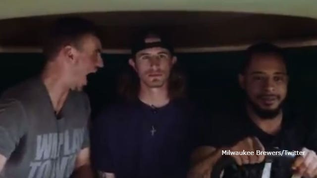 Comedian Jim Carrey loves Brewers' tribute to 'Dumb and Dumber;' 'You got some comedy chops'