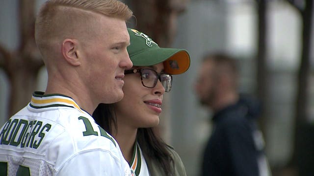 "He does so much:" Wife surprises Army husband with PACKERS tickets upon return from deployment