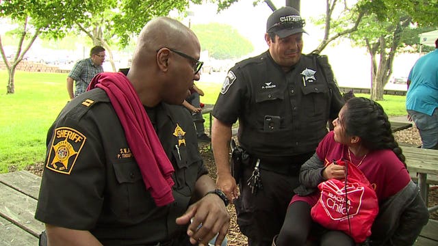 'First Responder and Kids Day:' Milwaukee police officers take kids to the zoo!