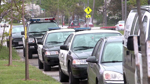 Police: Man shot, wounded near 50th and Hampton; no one in custody