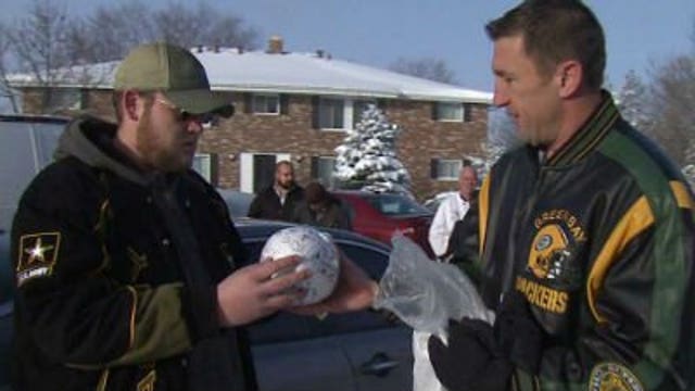 Giving back: Former Packers receiver helps make holidays brighter for military families