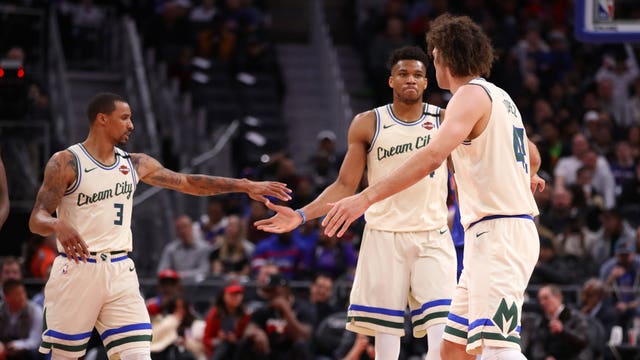 Antetokounmpo scores 33, leads Bucks to rout of Pistons