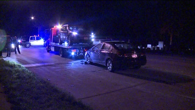 Milwaukee police: Crash involving as many as 3 vehicles under investigation