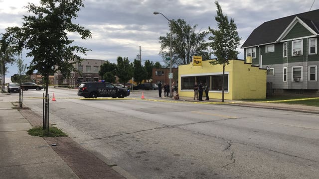 Police: 2 being treated for apparent stab wounds following street fight in West Allis