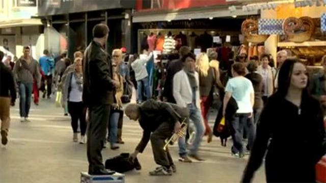 FOX6 Web Fix: Orchestra pulls off Star Wars flash mob