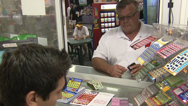 Crowds flock to State Fair to buy Powerball tickets