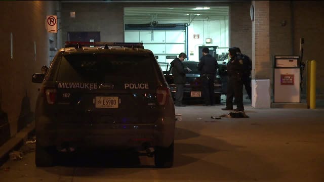 Police: 2 shooting victims taken to hospital after showing up at MPD District 5