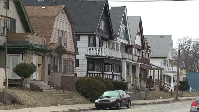 'Squash this thing:' Milwaukee leaders discuss Gov. Evers' extended Safer at Home order