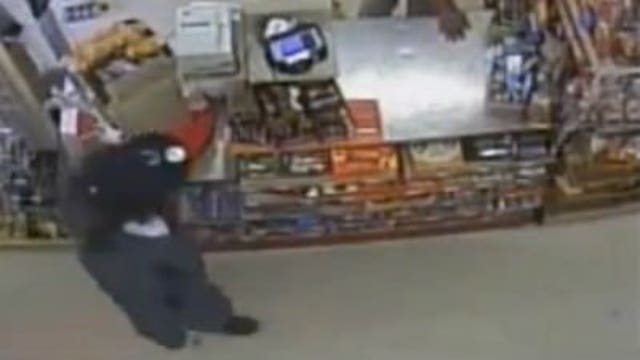 Milwaukee police seek suspect involved in Bank Mutual robbery