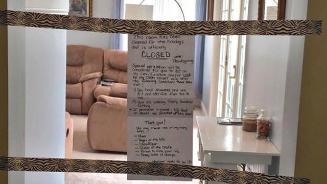 Mom posts note closing living room for a month to keep it clean for Thanksgiving