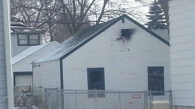 Despite efforts by relative, man dies in garage fire on Milwaukee's north side