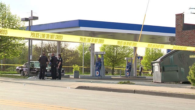 Police seek suspect after 28-year-old man is shot, wounded