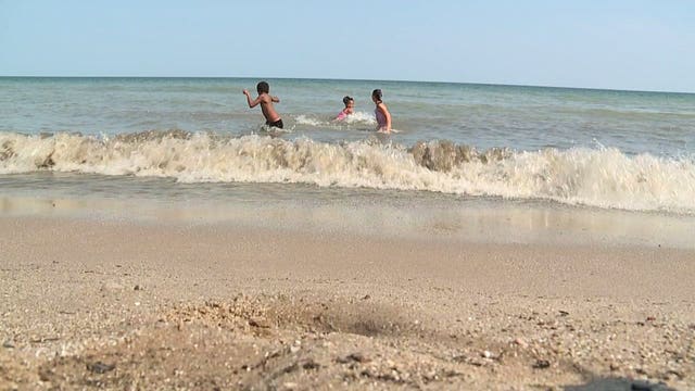 'Lake Michigan feels great:' Heat doesn't stop people from enjoying State Fair, Bradford Beach