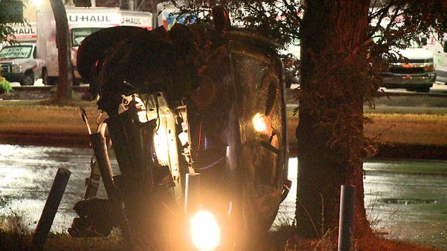 Milwaukee police investigate rollover crash near 76th and Appleton; 2 rescued