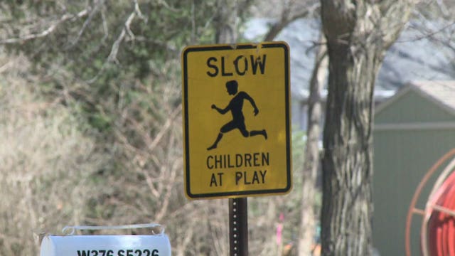 Public warned about suspicious man trying to lure kids into vehicle, videotaping them