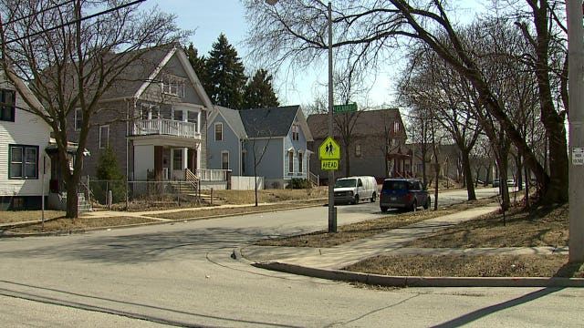 Suspect sought: Milwaukee man shot, wounded near Clarke & Buffum