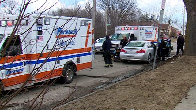 Police respond to 3-vehicle crash near Sherman and Fairmount; 3 hurt