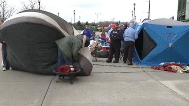 Brewers fans already lined up for Saturday's Arctic Tailgate