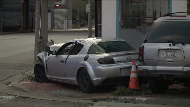 Police: 2 hurt following crash near 9th and National in Milwaukee