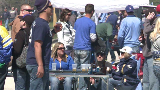 Tailgaters at Brewers home opener create special experience