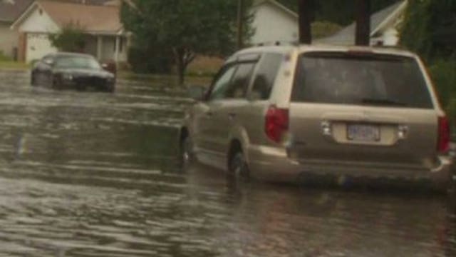 Heavy rains flood Fla. homes; man drowns in Gulf