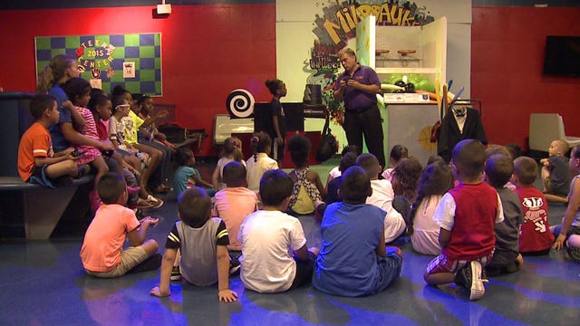 To combat violence, Sen. Herb Kohl makes $500K donation to Boys & Girls Clubs, to extend summer program