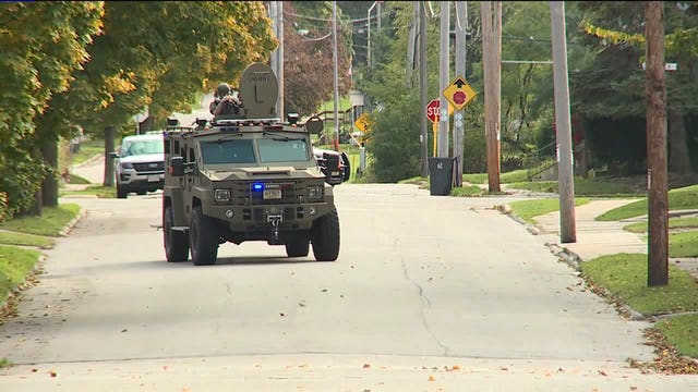 Waukesha PD: Man possibly with firearm prompted lockout at nearby Hadfield Elementary School