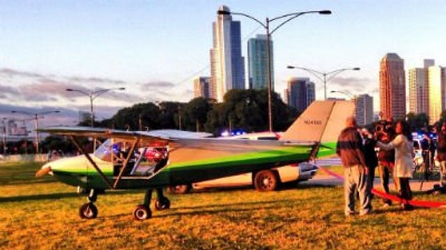 Small plane lands on Lake Shore Dr. in Chicago, pilot unhurt