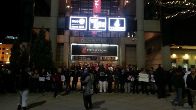 No arrests as large group of Dontre Hamilton supporters make their way to BMO Harris Bradley Center