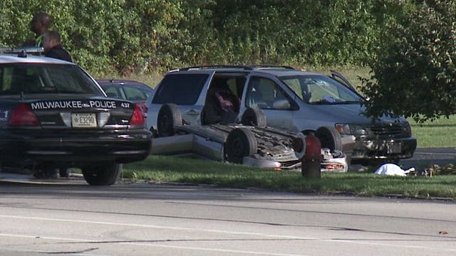 Police: Woman dies in rollover crash on Milwaukee's northwest side
