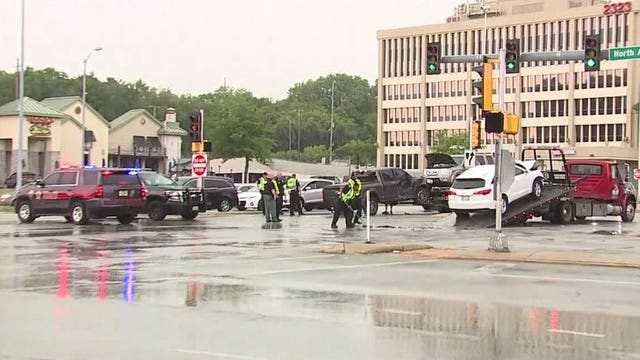 Crowd surrounded unmarked squad involved in 3-vehicle crash near Mayfair during protests