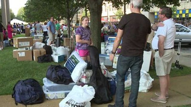 Freshmen move into dorms at Marquette University