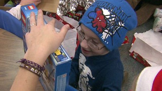 Oconomowoc High students deliver gifts to kids in West Allis